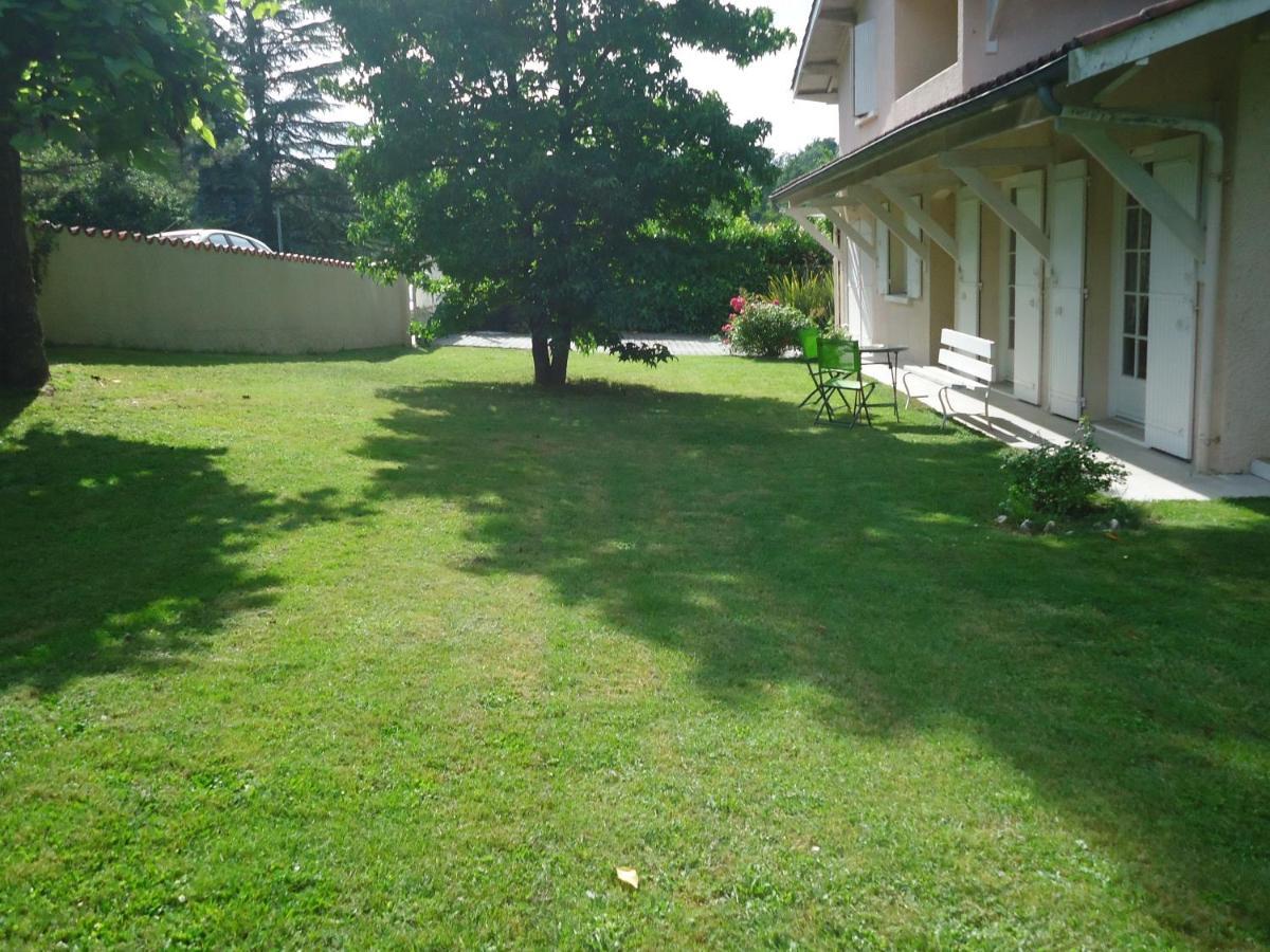 A La Cerisaie Bed & Breakfast Carignan-de-Bordeaux Exterior photo